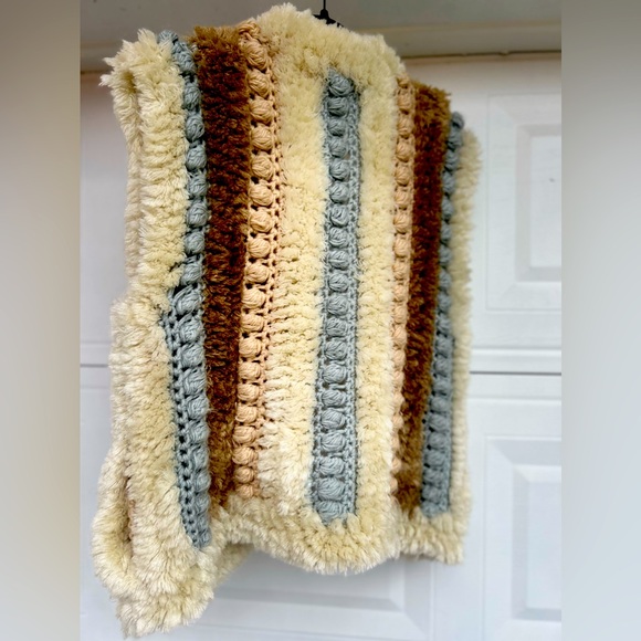 Le Sweater Vintage Hand Crocheted Sweater - Picture 6 of 6